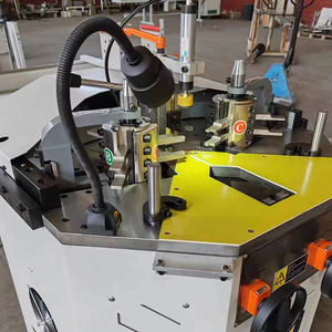 Máquina de engarzado de esquinas para la fabricación de ventanas y puertas con perfiles de aluminio - Product Image 2