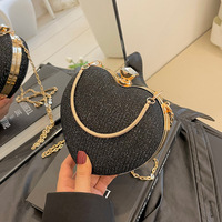 Sac à bandoulière tendance 2025, doublure en PU souple, chaîne à maillons, bandoulière en forme de cœur, incrustations de diamants, métal, sacs à main portables