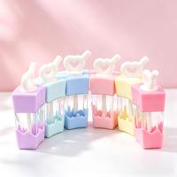 Tube de brillant à lèvres carré avec anneau de suspension en forme de cœur, design ondulé, fenêtre transparente, applicateur floqué 5ml, emballage cosmétique