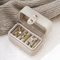Boîte à bagues haut de gamme avec présentoir et support pour bagues, mini boîte à bijoux élégante pour femmes et cadeaux de voyage