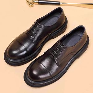Chaussures Oxford en cuir vert italien haut de gamme, fabriquées à la main avec un design gravé au laser, élégantes et formelles - Product Image 2