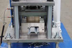 מתכת פס פלדה זפת חיתוך תריס חיתוך דלת ייצור מתגלגל מכונת - Product Image 2