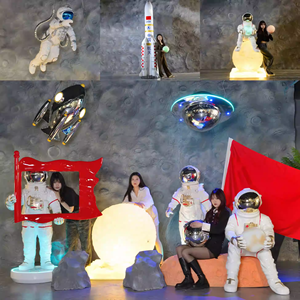 Scultura Personalizzata di Astronauta in Resina e Fibra di Vetro, Grande Formato, per Centri Commerciali - Product Image 5