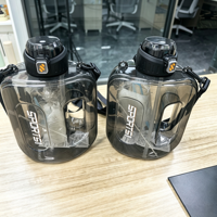 Bouteille d'eau sport 2L avec bandoulière, grande gourde carrée avec paille, gourde anti-fuite pour la salle de sport et l'entraînement