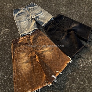 Fabricant de shorts en jean personnalisés de haute qualité, shorts en jean délavés au soleil avec strass, shorts en jean déchirés à ourlet brut pour hommes - Product Image 2
