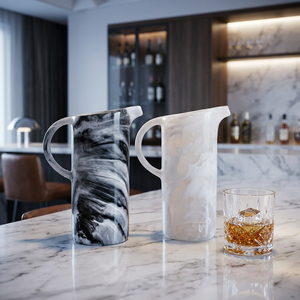 Carafe en résine écologique au design unique avec effet marbre, artisanale, moderne et décorative, pour vin et bière, idéale pour la salle à manger - Product Image 1
