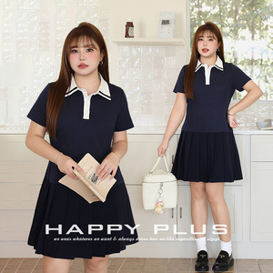 เดรสพลีทคอปกโปโลสีน้ำเงินกรมท่าสำหรับสาวพลัสไซส์ ดีไซน์แบบมิว คอเสื้อตัดสี แต่งระบายช่วงเอวทรงธรรมชาติ รุ่น N9199 - Product Image 2