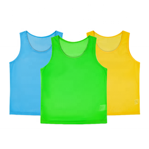 定制高品质130gsm大网眼足球围兜训练Pinnie足球背心 - Product Image 1