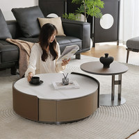 Table basse de luxe haut de gamme au design minimaliste italien, avec structure en cuir et plateau en dalle de roche, espace de rangement, mobilier de maison