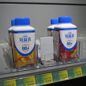 Estante de alimentación por gravedad para supermercado, estante de exhibición de bebidas, estantes de plástico personalizados, estante de tienda minorista, sistema de empuje de rodillos - Product Image 4