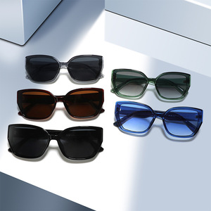 Lunettes de soleil élégantes œil de chat pour femmes, protection UV400, monture PC, 3 verres interchangeables, mode, voyage, conduite, protection solaire - Product Image 1