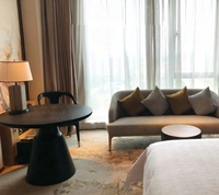 Meubles d'hôtel 5 étoiles de luxe Ensembles de chambre à coucher élégants en chêne Meubles de salon d'extérieur pour centres de villégiature Salles de bains Hôtels Appartements