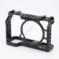 Cage de caméra CNC personnalisée en aluminium de précision, finition noir mat anodisé, avec support griffe froide/rail NATO pour