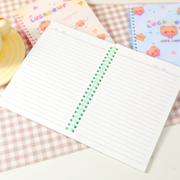 Carnet à spirale souple A5 147mm*212mm 80GSM 70 feuilles lignées avec motif d'ailes d'ours mignon, couverture en PP, 4 couleurs, 168 pièces/carton, vente en gros