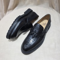 Prêts à expédier : Mocassins légers et robustes pour hommes, 1 paire (MOQ), en cuir entièrement perforé, à enfiler, pour un confort amélioré