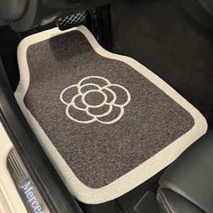 Tapis de voiture en soie de camélia SinglePiece Tapis en caoutchouc anti-salissure universel Décoration de pied arrière avec matériau en latex - Product Image 1