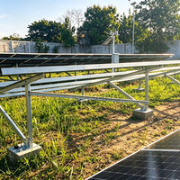 Système de montage solaire au sol en acier revêtu de Zn Alu Mg anti-corrosion personnalisé, structure de panneaux solaires pour béton et sol plat