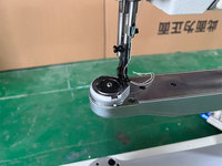 La machine à coudre Raynian-360 est une machine à coudre à pied mobile pour la couture de sacs à main et de sacs dans l'industrie du cuir
