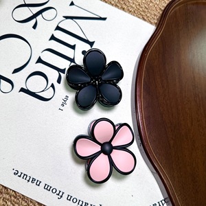 Pince à <span class=keywords><strong>cheveux</strong></span> en plastique Plumeria haut de gamme pour femmes, style européen et américain, très vendue, pour coiffure, en caoutchouc laqué, transfrontalier - Product Image 4