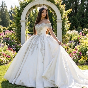 Vestido de Novia de Satén con Cuentas de Perlas y Apliques de Encaje, Modelo Xs290 Ivory, sin Tirantes, con Cola Larga, Jancember - Product Image 1