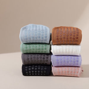 Chaussettes de yoga et de danse pour femmes en gros, avec logo personnalisé, antidérapantes, respirantes, en coton, pour Pilates - Product Image 5