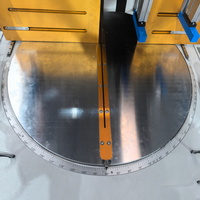 Sierra ingletadora hidroneumática de alimentación superior de un solo cabezal con hoja de 600 mm y pantalla digital para corte de perfiles de aluminio