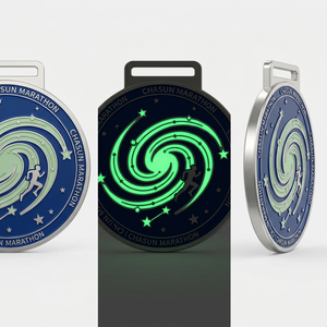 Medalla Deportiva Personalizada de Aleación de Zinc Plateada <span class=keywords><strong>para</strong></span> Carrera de 5k, <span class=keywords><strong>Ironman</strong></span>, Ciclismo de Montaña, Fabricante de Medallas de Recuerdo que Brillan en la Oscuridad con Cinta - Product Image 3
