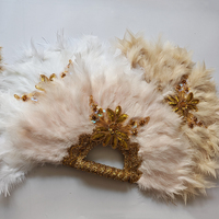 Éventail de mariée blanc à plumes, orné de dentelle dorée, style africain, idéal pour les mariées et les demoiselles d'honneur.