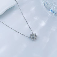 Collana con Pendente a Girasole in Diamante Sintetico Pt950, Collane alla Moda da Donna, Catenine alla Moda con Pendenti di Diamanti