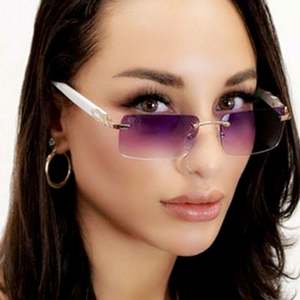 Gafas de Sol Cuadradas Pequeñas de Lujo con Logotipo Personalizado al por Mayor para Hombre y Mujer, con Corte de Diamante y sin Montura - Product Image 4