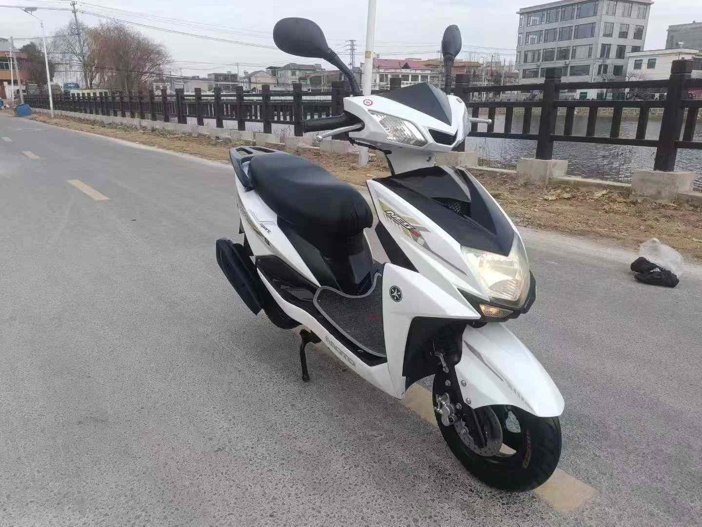 Yamaha Mini スクーター 白 原付二種スクーター「AXIS Z」の新色発売～シンプルで上質なカラー3色