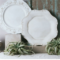 13 pouces Vintage Baroque Party Banquet en plastique gaufré dentelle fleur Table assiettes de chargeur cannelées pour le dîner de mariage réception