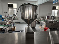 Machine de remplissage et de scellage automatique multifonctionnelle pour purée de fruit et jus de graines d'argousier en sachet préformé Doypack