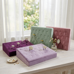 แท่นโชว์แหวนเครื่องประดับสุดหรู 22 ช่อง พร้อมที่วางแหวนกำมะหยี่เนื้อนุ่ม ชั้นวางโชว์เครื่องประดับระดับไฮเอนด์สำหรับร้านค้า - Product Image 1