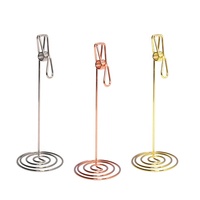 En gros, Pinces à notes traditionnelles en acier inoxydable en forme de cœur, porte-numéros de table, impression UV, fil plaqué, pour mariage