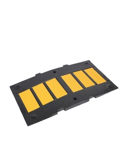 Reductor de Velocidad de Goma Amarillo y Negro de 500*900*50mm, Reductor de Velocidad de Acero, Reductor de Velocidad de Metal para Aplicaciones en Carreteras - Product Image 1