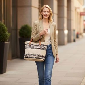 Sac fourre-tout décontracté grande capacité pour femme, style rétro français, rayures horizontales, en coton tissé, avec poignées en faux bambou et protection RFID - Product Image 3