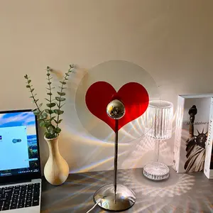 مصباح طاولة على شكل قلب رومانسية إبداعية, مصباح طاولة على شكل قلب رومانسية إبداعية ، مصباح فتيات لغرف النوم ، إضاءة سيلفي ، قابس USB ، بث مباشر ، مصباح جو