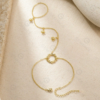 Bracelet de main et bague en laiton plaqué or 18 carats Gemnel avec fleur de lys en zircone cubique pour femme