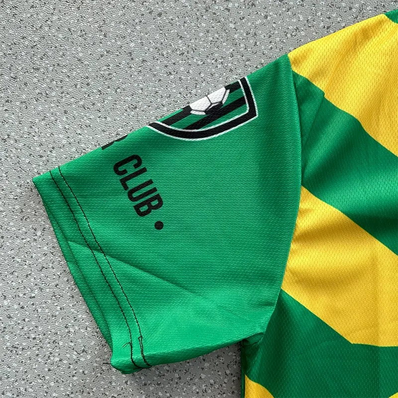 カスタマイズされたロググラフィック印刷とトップデザインのスタイリッシュなOEMサービスブラジル国旗印刷半袖シャツ