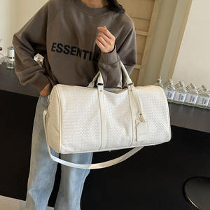 กระเป๋าเดินทางทรงดัฟเฟิลขนาดใหญ่ ดีไซน์ทันสมัย ใช้ได้ทั้งชายและหญิง  กระเป๋าถือสำหรับวันหยุดสุดสัปดาห์  วัสดุหนัง PU สีดำ กันน้ำ ทนทาน  ปิดด้วยซิป  ทันสมัย - Product Image 2