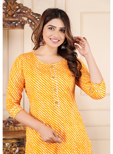 Comprar Kurti Amarillo Estampado Laheriya de Corte Recto |   Kurta Étnica de Algodón con Cuello Redondo y Mangas Tres Cuartos para Uso Casual - Product Image 6