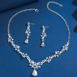 Conjunto de Joyería con Diseño Floral Estilo Mori Girl - Exquisito Collar y Aretes de Aleación de Zinc con Cristales de Estrás para Bodas |   Venta al por mayor - Product Image 3