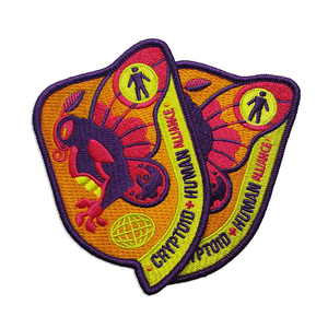 Écussons entièrement brodés personnalisés avec dos adhésif pour la décoration des vêtements et des sacs à dos - Product Image 4