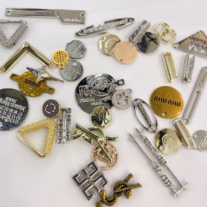 Tùy Chỉnh Kim Loại Nhãn <span class=keywords><strong>Tag</strong></span> Cho Khăn Phụ Kiện Cho Quần Áo Túi Mũ Giày Nổi Jeans Với Ban Nhạc Biểu Tượng Cuộn Hình Dạng - Product Image 3