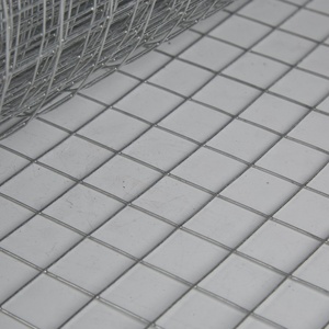 Malla de Alambre Soldada Galvanizada Recubierta de PVC, Malla Protectora de Acero Inoxidable de Calibre 8 y 10 en Rollos - Product Image 4