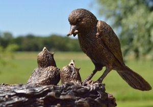 Escultura de jardín de bronce estatuilla decorativa Pájaro lindo con pájaros bebés y escultura de nido artesanías de Metal decoración del hogar y jardín - Product Image 2