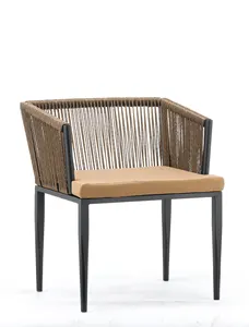 2023 hotsell tecido corda rattan exterior empilhável por atacado ferro quadro metal pátio jardim jantar cadeira com almofada impermeável