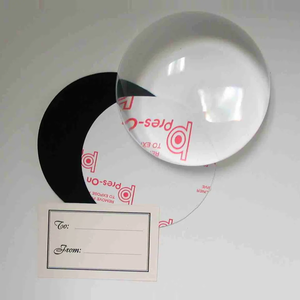 Presse-papiers sphérique en verre cristal transparent avec motif gravé en 3D pour la décoration de bureau à domicile ou comme cadeau - Product Image 4