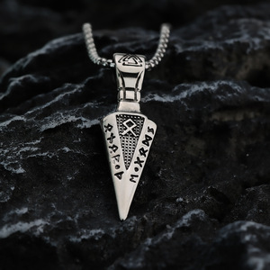Collier pendentif flèche en acier inoxydable pour homme, style nordique viking, design géométrique, bijou cadeau - Product Image 3